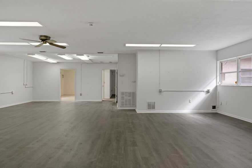 More Photos Of 377 Highway 40 W, Inglis Flex For Lease
