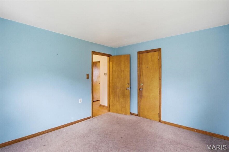 More Photos Of 5912 N Belt W, Belleville Flex For Sale