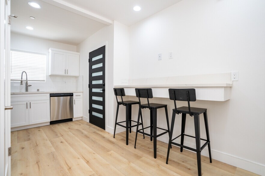 More Photos Of 1286 W 35th Pl, Los Angeles Apartments For Sale