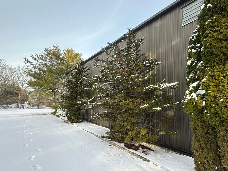 More Photos Of 22 A St, Edgartown Warehouse For Lease