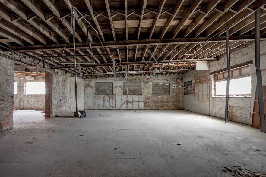 More Photos Of 3745 Cass Ave, Detroit Freestanding For Sale