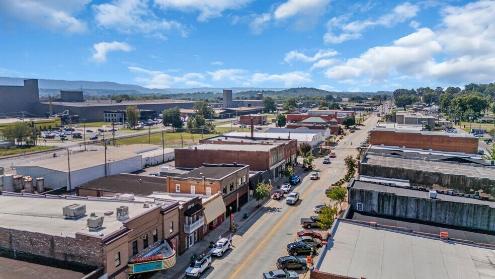 More Photos Of 227 Cedar Ave, South Pittsburg Freestanding For Sale