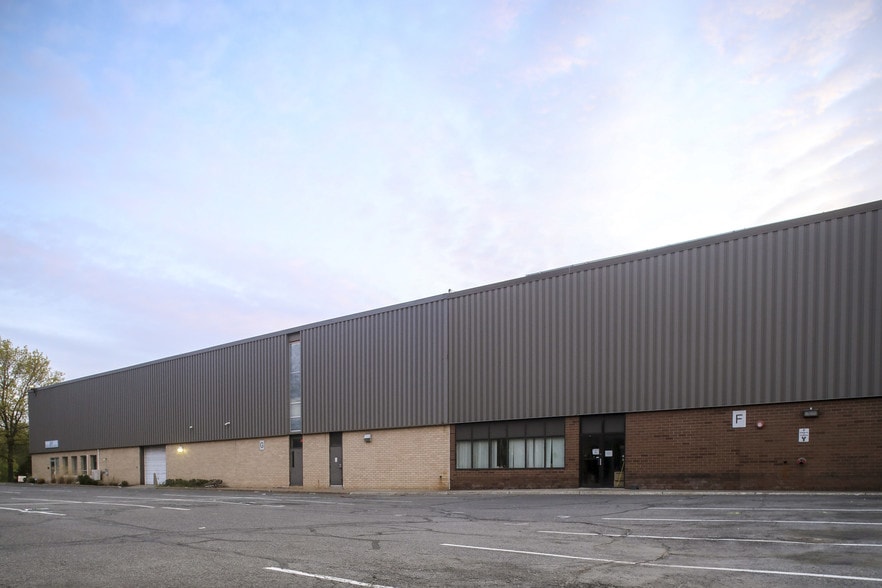 Primary Photo Of 415 Hamburg Tpke, Wayne Manufacturing For Lease