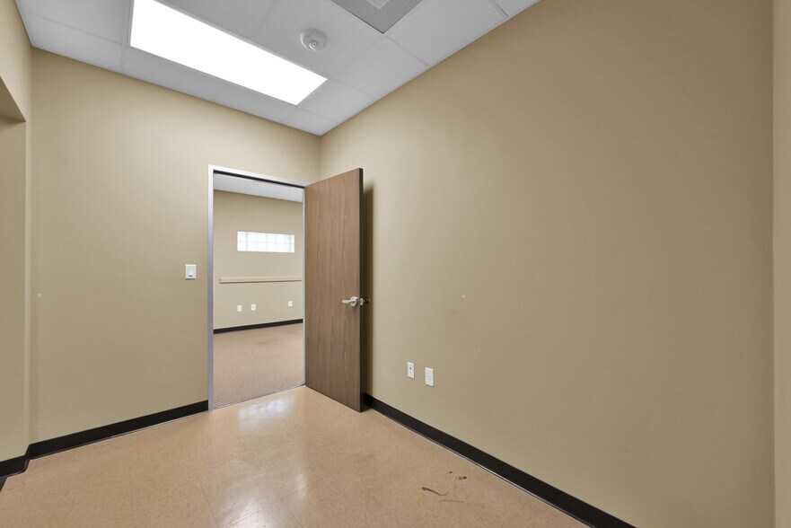 More Photos Of 1126 Rayford Rd, Spring Medical For Sale