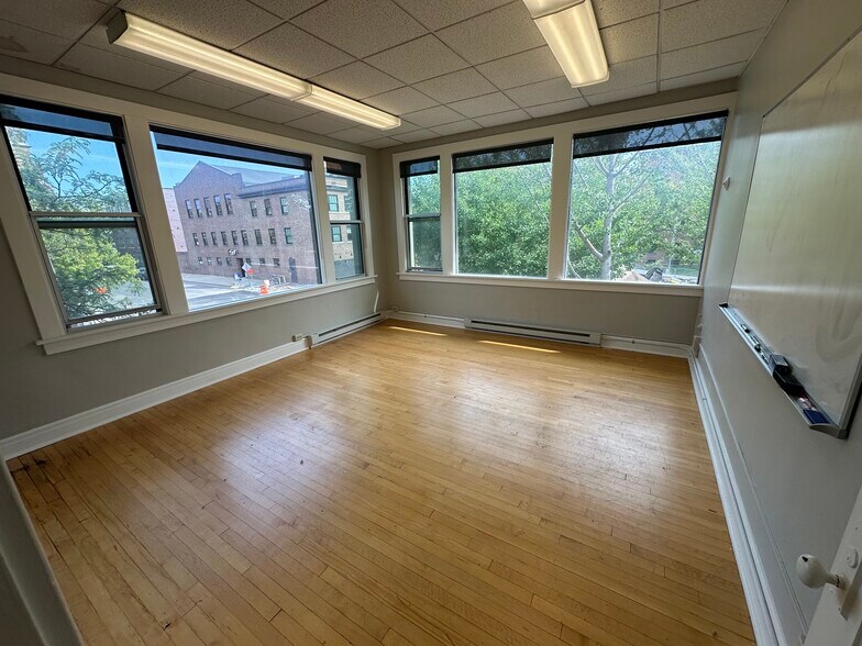 More Photos Of 2000-2006 Hennepin Ave, Minneapolis Storefront Retail Office For Lease