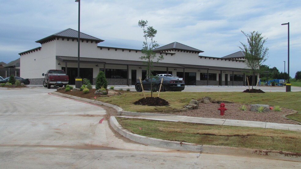 More Photos Of 1049 Vision Blvd, Shawnee General Retail For Lease