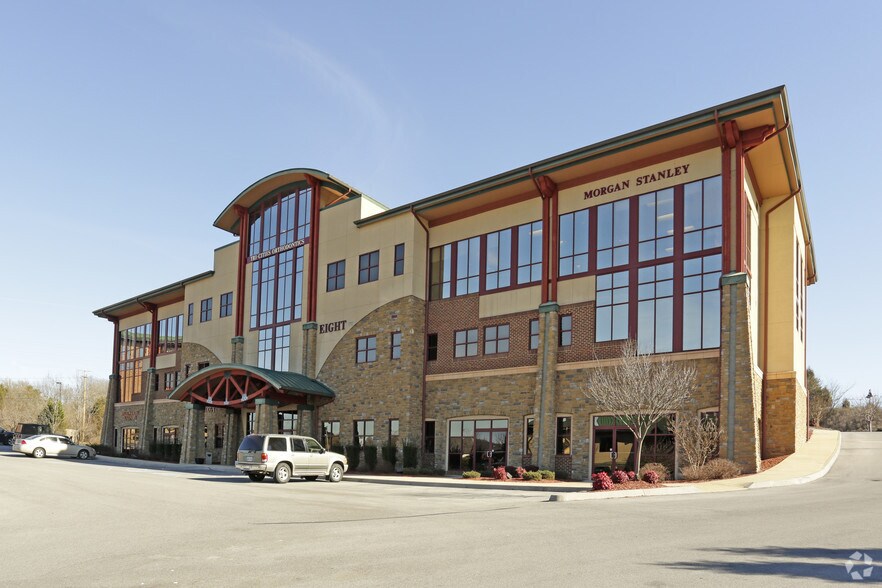 More Photos Of 8 Sheridan Sq, Kingsport Medical For Lease