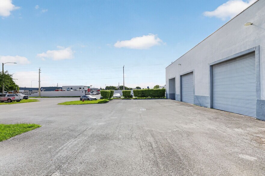 More Photos Of 2202-2204 W 78th St, Hialeah Warehouse For Sale