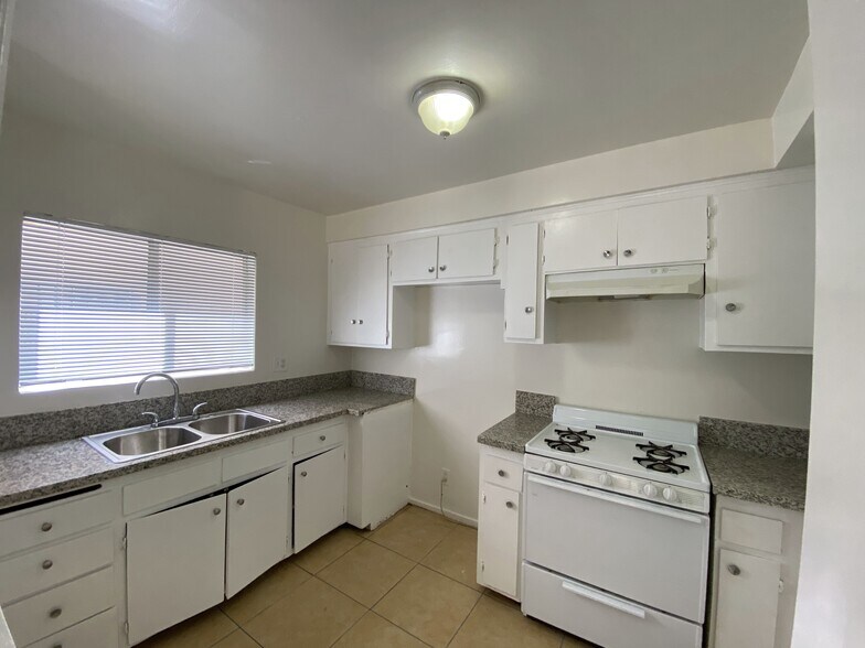 More Photos Of 8070 Langdon Ave, Van Nuys Apartments For Sale