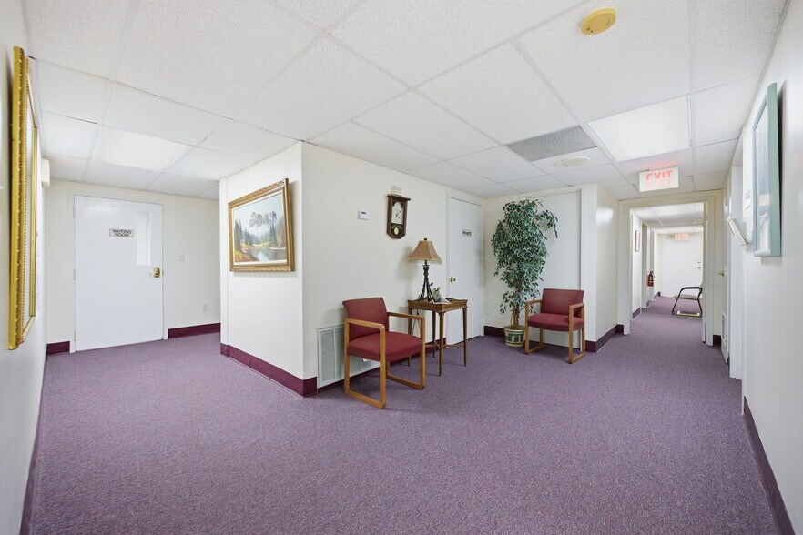 More Photos Of 1811 Bayshore Gardens Pky, Bradenton Medical For Sale