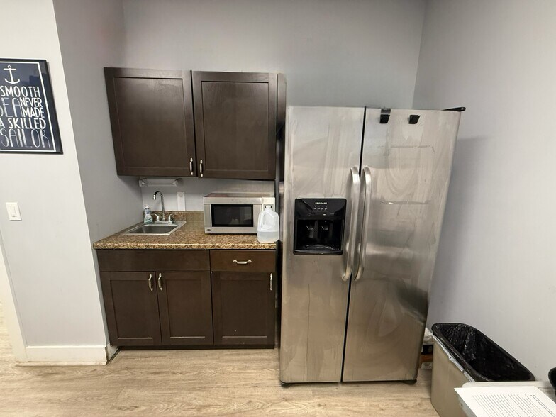 More Photos Of 6860 28th St Cir, Sarasota Warehouse For Sale