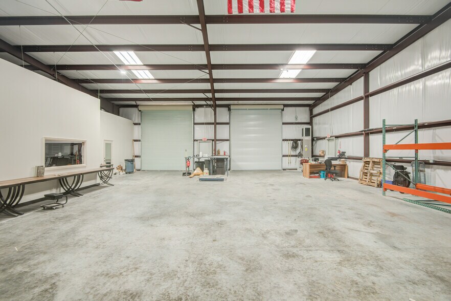 More Photos Of 21265 Blair Rd, Conroe Warehouse For Sale