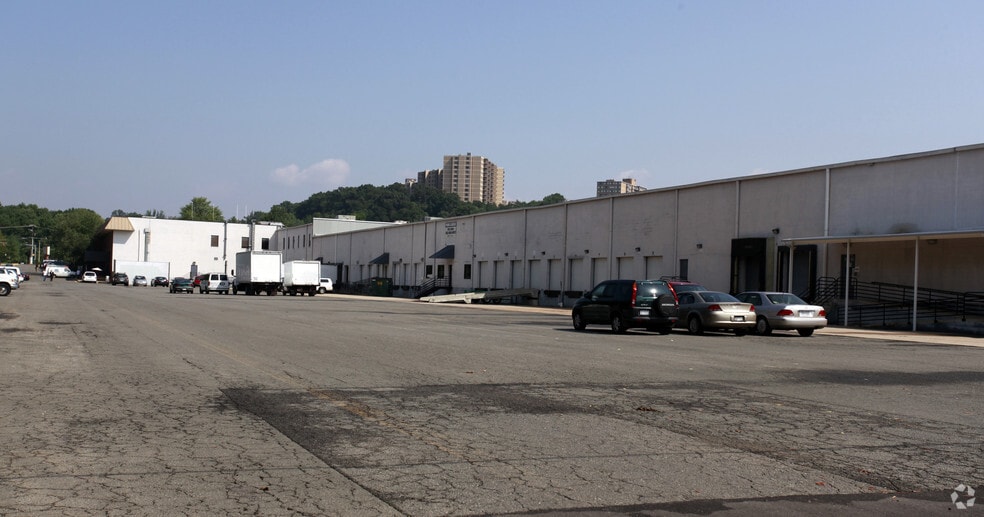 More Photos Of 6295 Edsall Rd, Alexandria Unknown For Lease