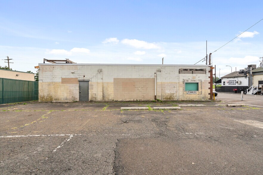 More Photos Of 2719-2745 Comly Rd, Philadelphia Office For Sale