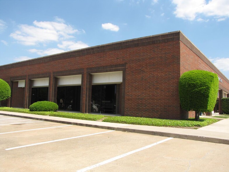 Primary Photo Of 15900-15960 Midway Rd, Addison Light Manufacturing For Lease