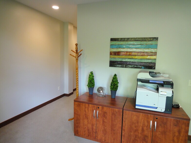 More Photos Of 16200-16204 Highway 7, Minnetonka Office For Lease