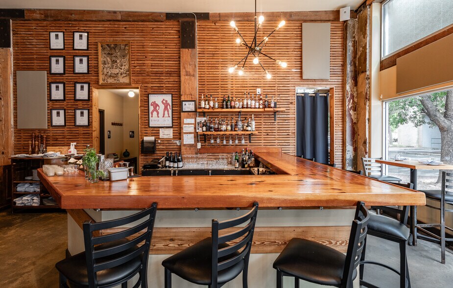 More Photos Of 401 E Chapel Hill St, Durham Storefront Retail Office For Sale