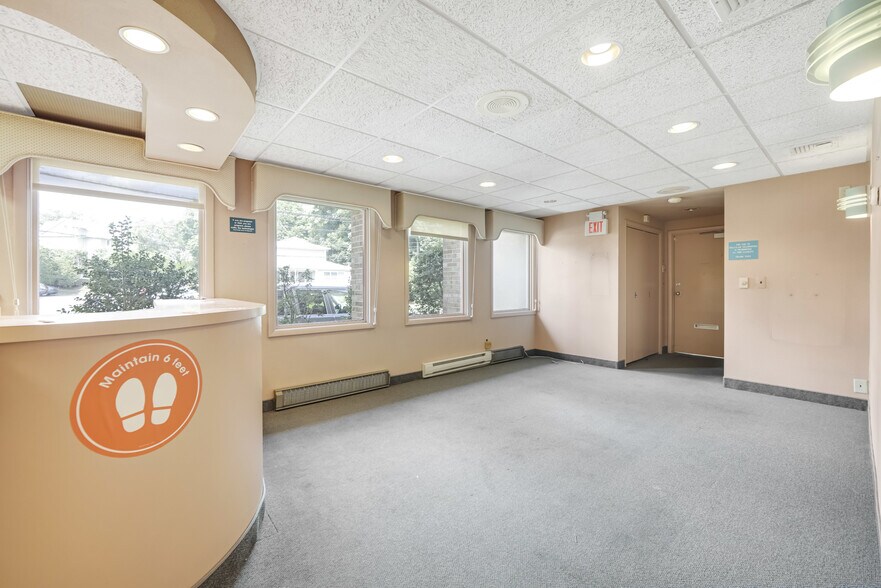 More Photos Of 385 S Maple Ave, Glen Rock Medical For Lease