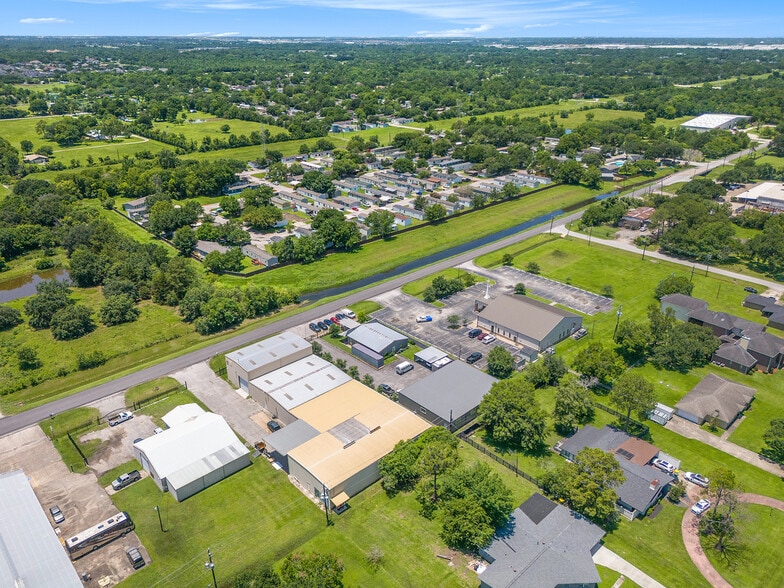More Photos Of 2113 Garden Rd, Pearland Light Distribution For Sale