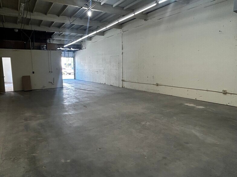 More Photos Of 716 San Antonio Rd, Palo Alto Manufacturing For Lease