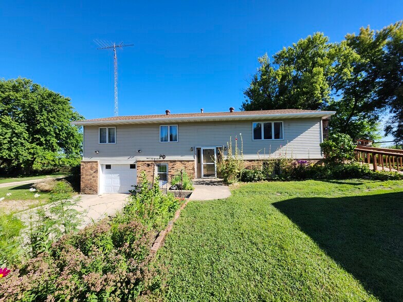 More Photos Of 17069 400th St, Leland Contractor Storage Yard For Sale