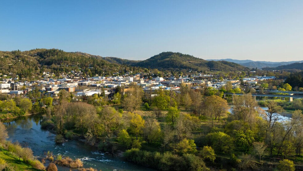 More Photos Of 760 NW Garden Valley Blvd, Roseburg Hotel For Sale