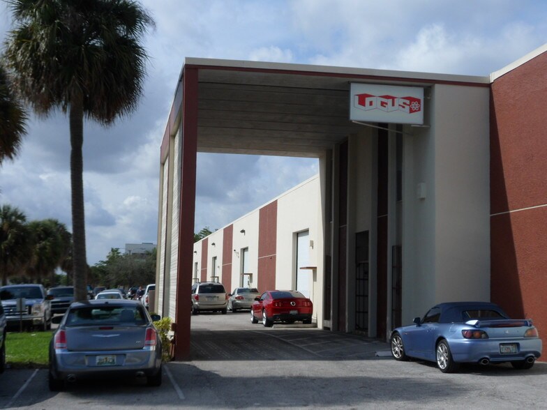 More Photos Of 1205-1421 Hill Ave, Mangonia Park Warehouse For Lease