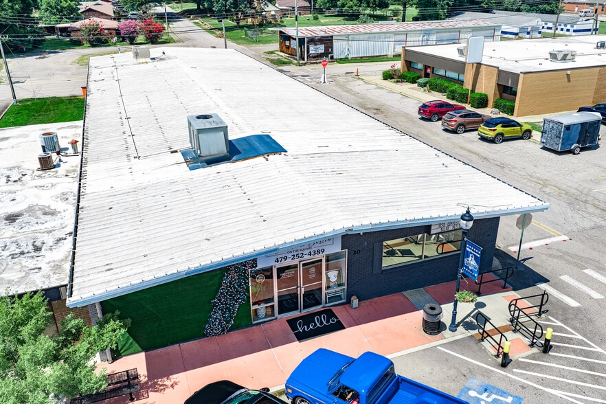 More Photos Of 20 Town Sq, Greenwood Health Club For Sale