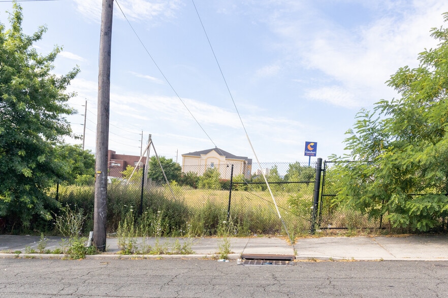 More Photos Of 1374-1398 McCarter Hwy, Newark Freestanding For Lease