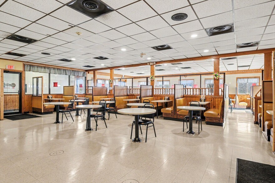 More Photos Of 552 Rt-104, Ontario Restaurant For Sale