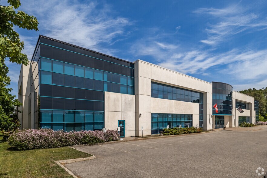 More Photos Of 400 Hunt Club Rd, Ottawa Distribution For Lease