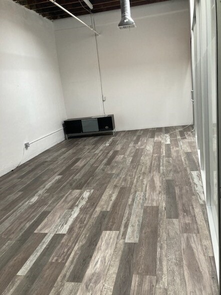 More Photos Of 1800 Essex St, Los Angeles Light Distribution For Lease