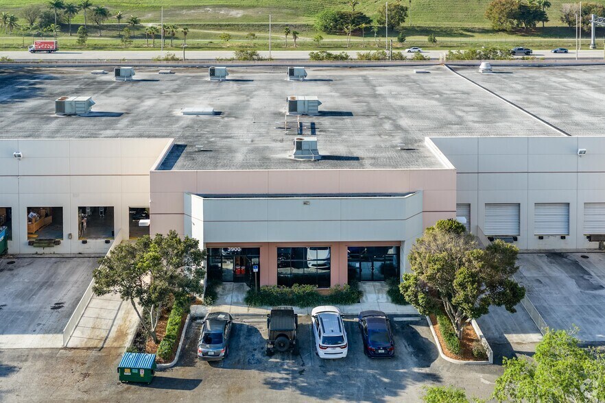 More Photos Of 3930 Executive Way, Miramar Warehouse For Lease