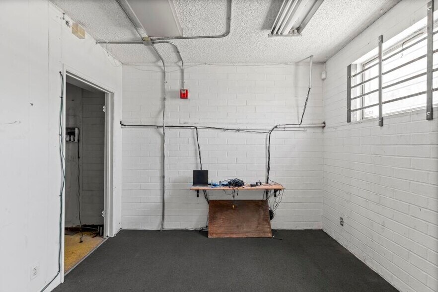 More Photos Of 410-420 E Beach Ave, Inglewood Warehouse For Sale