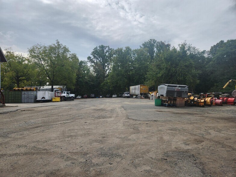 More Photos Of 23 Taylortown Rd, Montville Warehouse For Sale