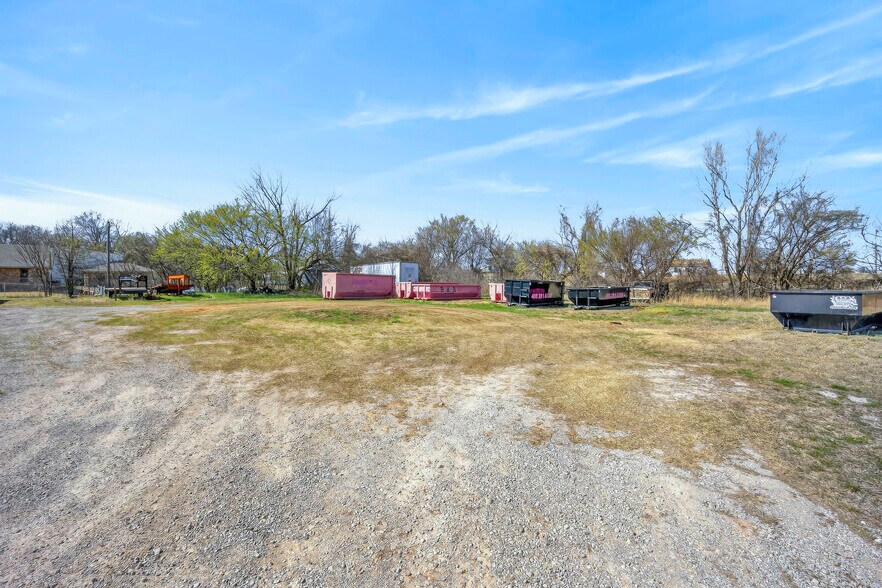 More Photos Of 1505 N Main St, Newcastle Warehouse For Sale