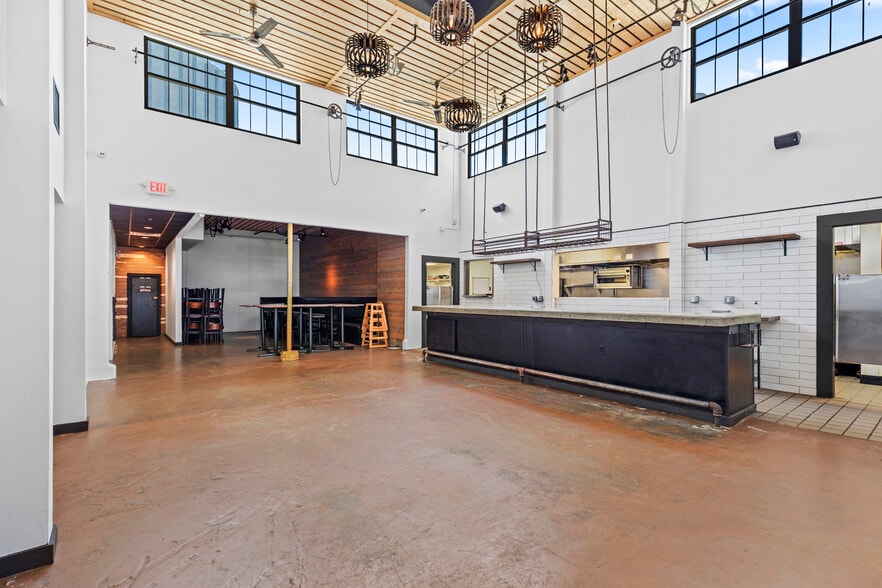 More Photos Of 208 S Castell Ave, New Braunfels Restaurant For Lease