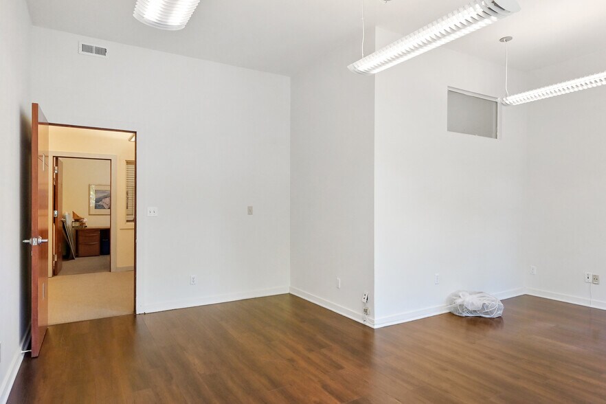 More Photos Of 1717-1719 Powell St, San Francisco Office For Sale