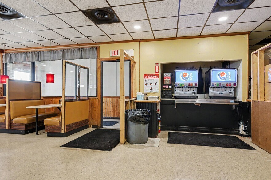 More Photos Of 552 Rt-104, Ontario Restaurant For Sale