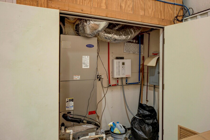 More Photos Of 11578 Airway Blvd, Roanoke Warehouse For Sale