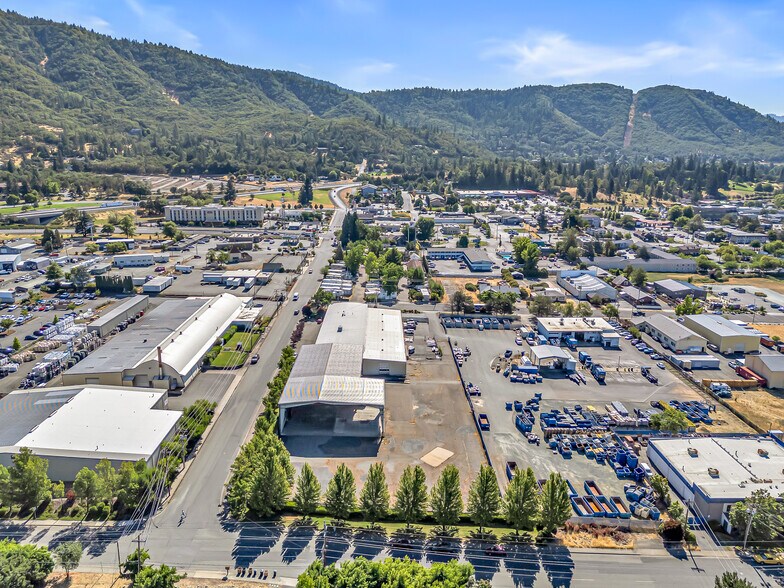 More Photos Of 1990 NW Washington Blvd, Grants Pass Warehouse For Sale