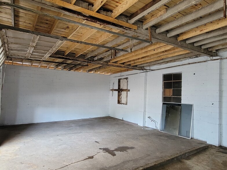 More Photos Of 619 Madison Ave, Memphis Freestanding For Sale