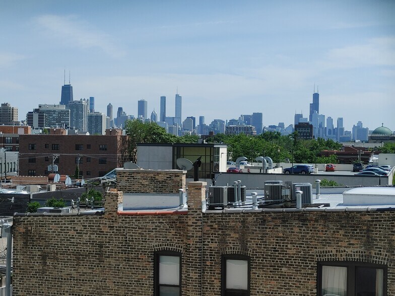 More Photos Of 2828 N Clark St, Chicago Unknown For Lease