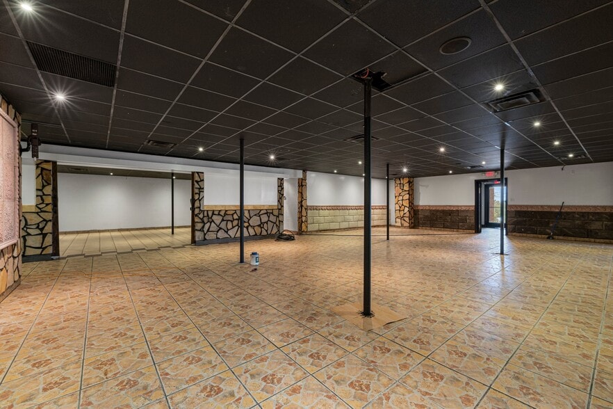 More Photos Of 754 W Cherry St, Glasgow Restaurant For Sale