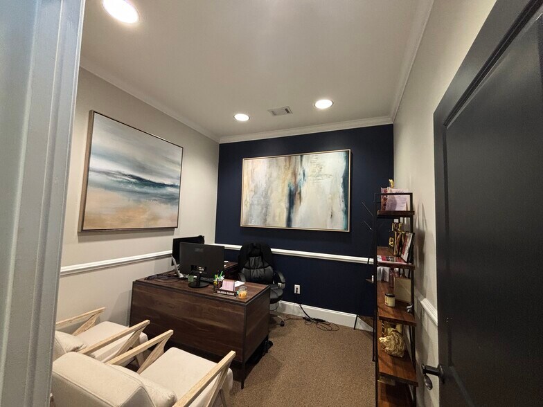 More Photos Of 3985 Arkwright Rd, Macon-Bibb Office For Sale