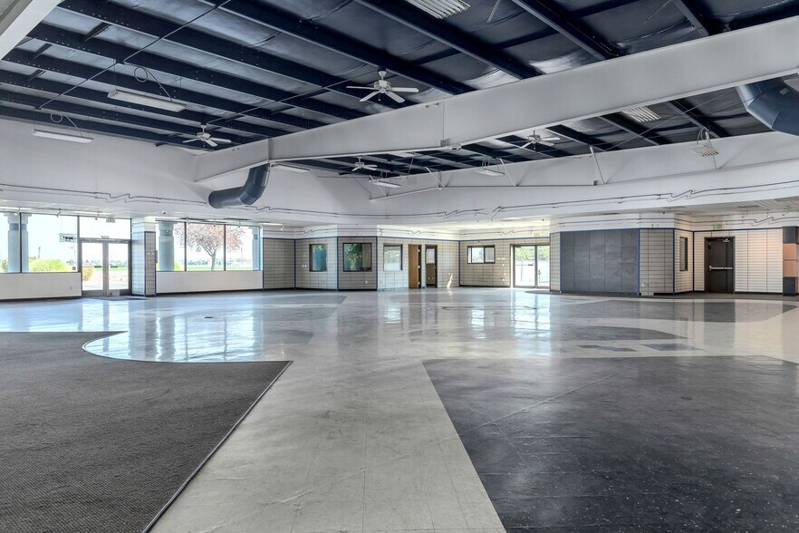 More Photos Of 2957 E Fairview Ave, Meridian Freestanding For Sale