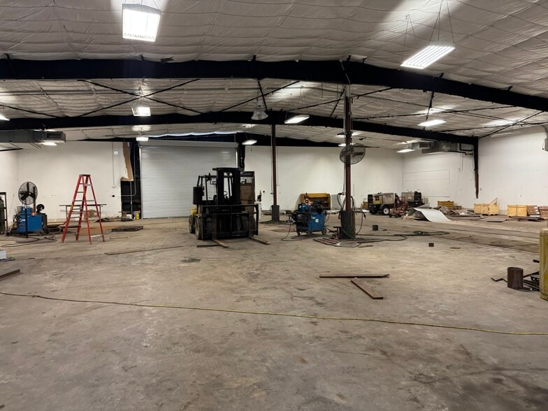 More Photos Of 8930 Gulf Fwy, Houston Warehouse For Lease
