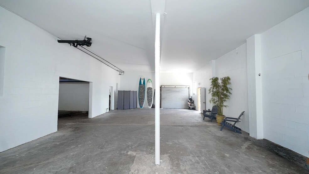More Photos Of 2447 5th Ave S, Saint Petersburg Service For Sale