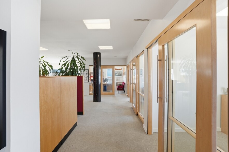 More Photos Of 19 John Clarke Rd, Middletown Office For Sale