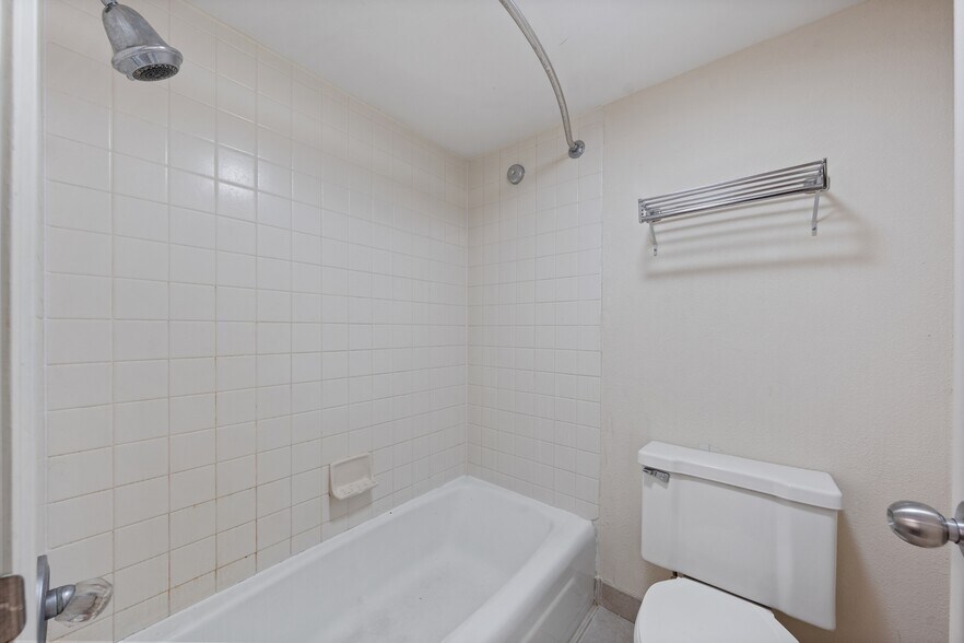 More Photos Of 1530 Cleveland Rd, Sandusky Hotel For Sale